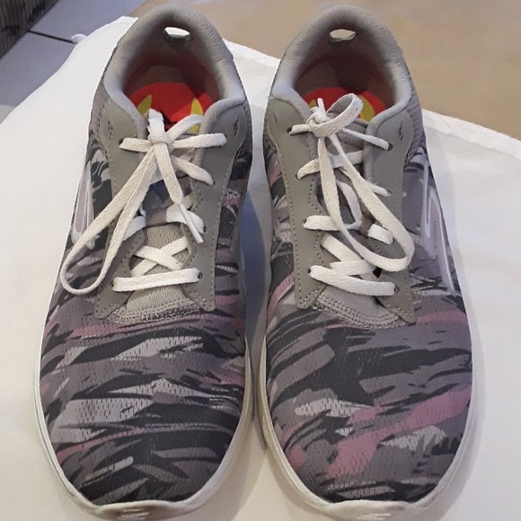 womens skechers tennis sneakers